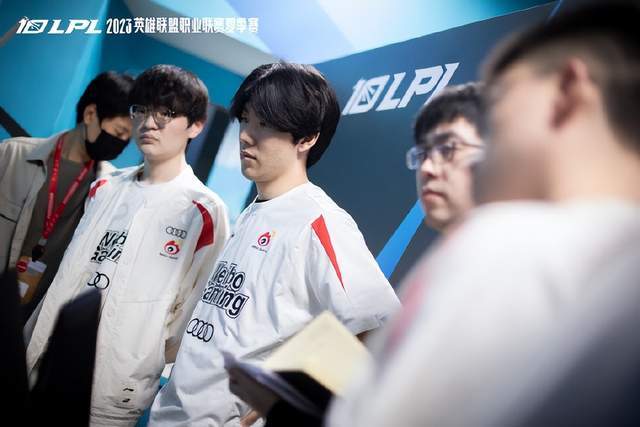 球通常是由 球通常是由